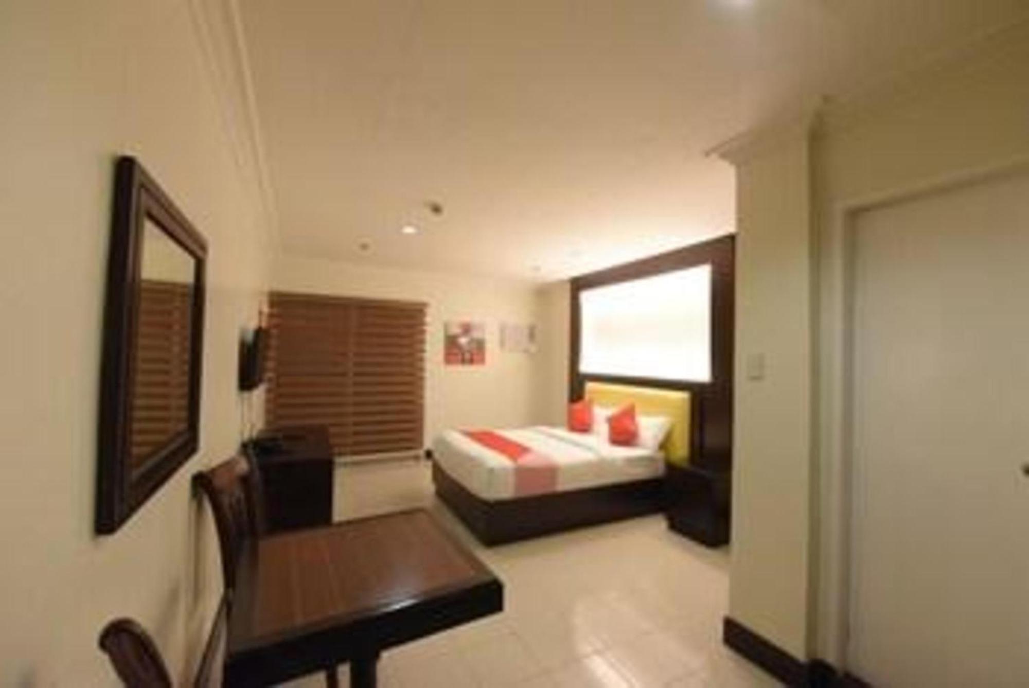Oyo 115 Northridge Mansions Hotel Quezon City Exterior foto
