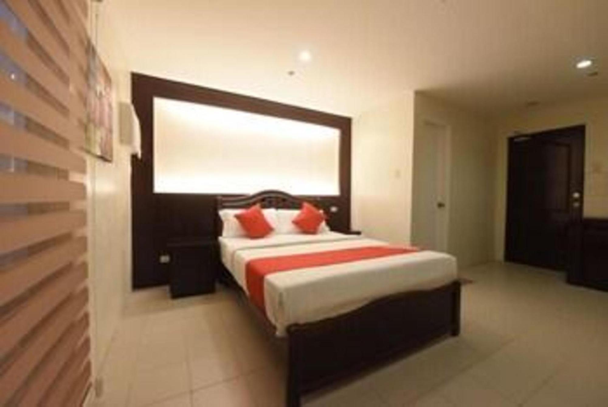 Oyo 115 Northridge Mansions Hotel Quezon City Exterior foto