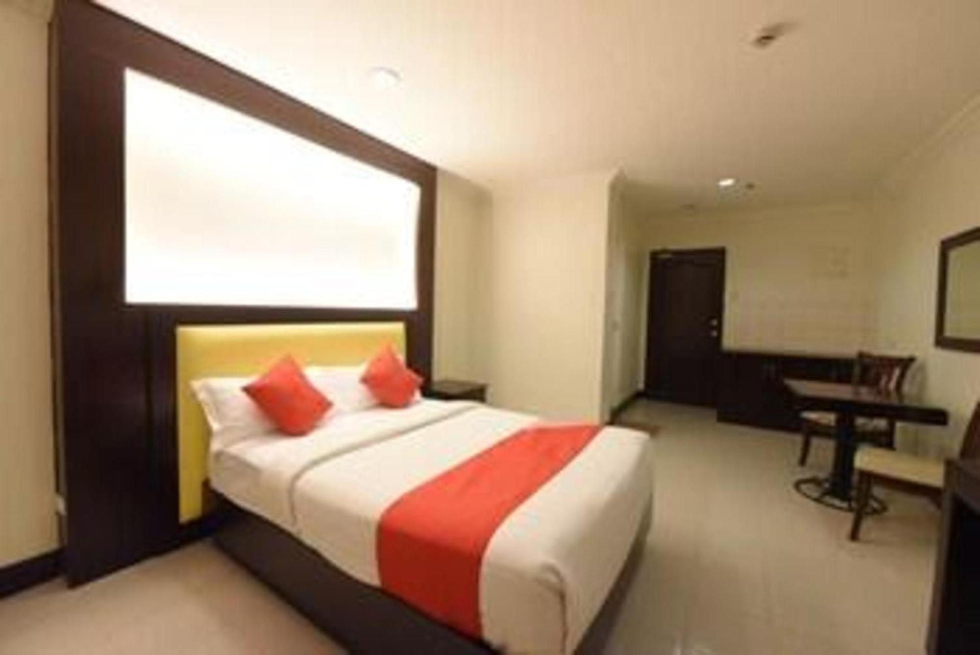 Oyo 115 Northridge Mansions Hotel Quezon City Exterior foto