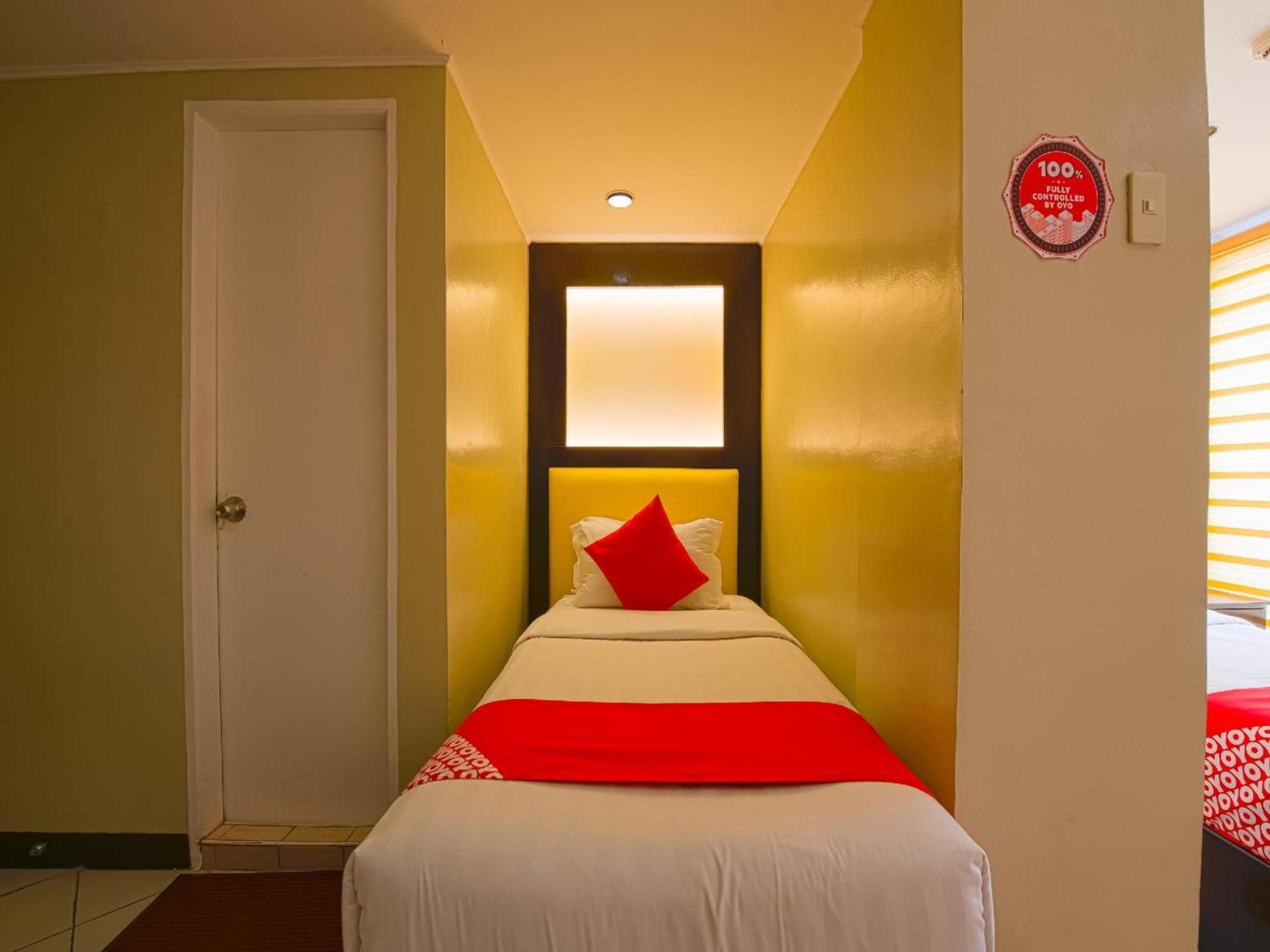 Oyo 115 Northridge Mansions Hotel Quezon City Exterior foto