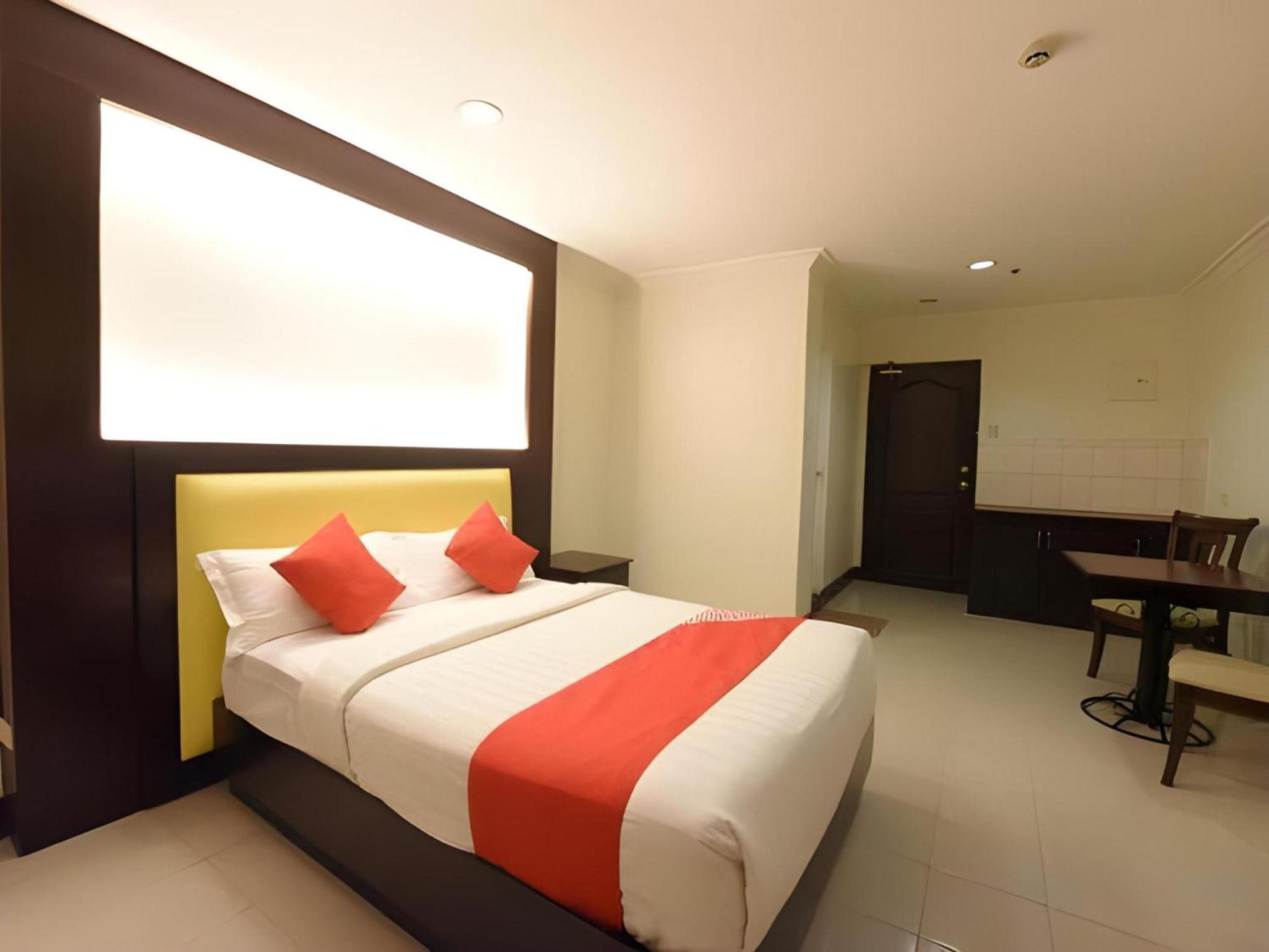 Oyo 115 Northridge Mansions Hotel Quezon City Exterior foto