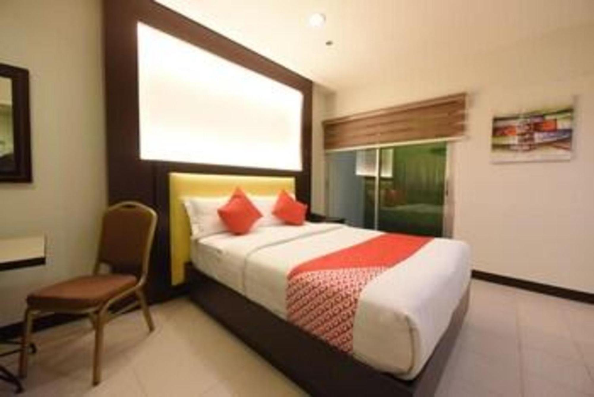 Oyo 115 Northridge Mansions Hotel Quezon City Exterior foto