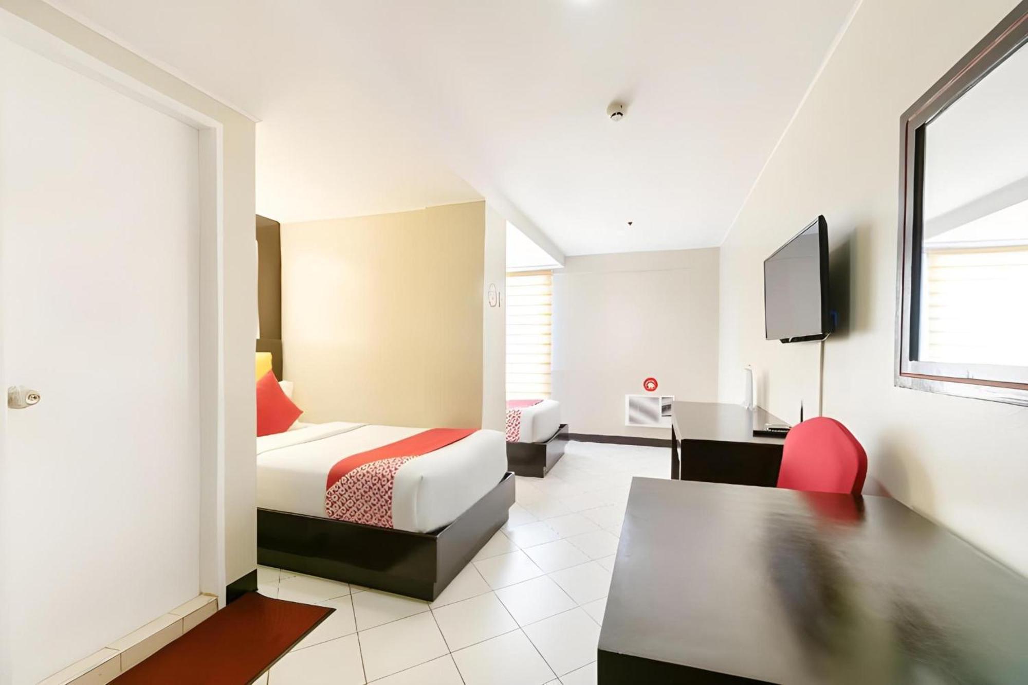 Oyo 115 Northridge Mansions Hotel Quezon City Exterior foto