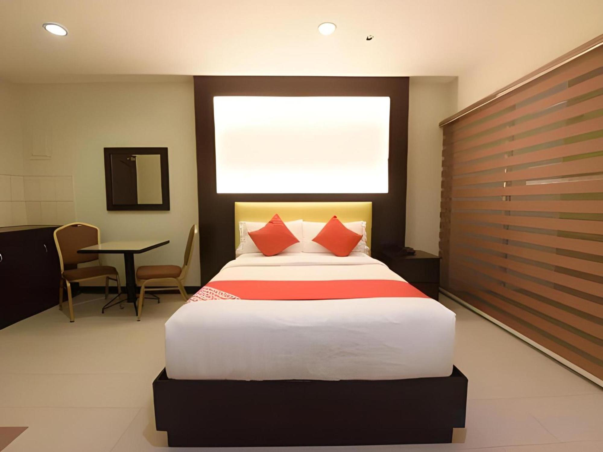 Oyo 115 Northridge Mansions Hotel Quezon City Exterior foto