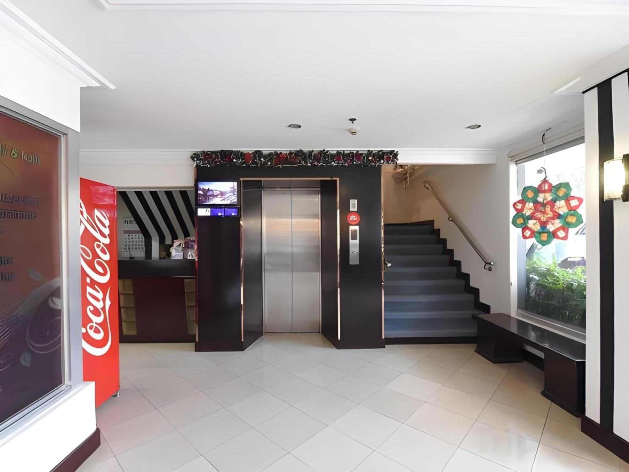 Oyo 115 Northridge Mansions Hotel Quezon City Exterior foto